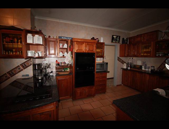 5 BEDROOM HOUSE SOLD IN DORANDIA
